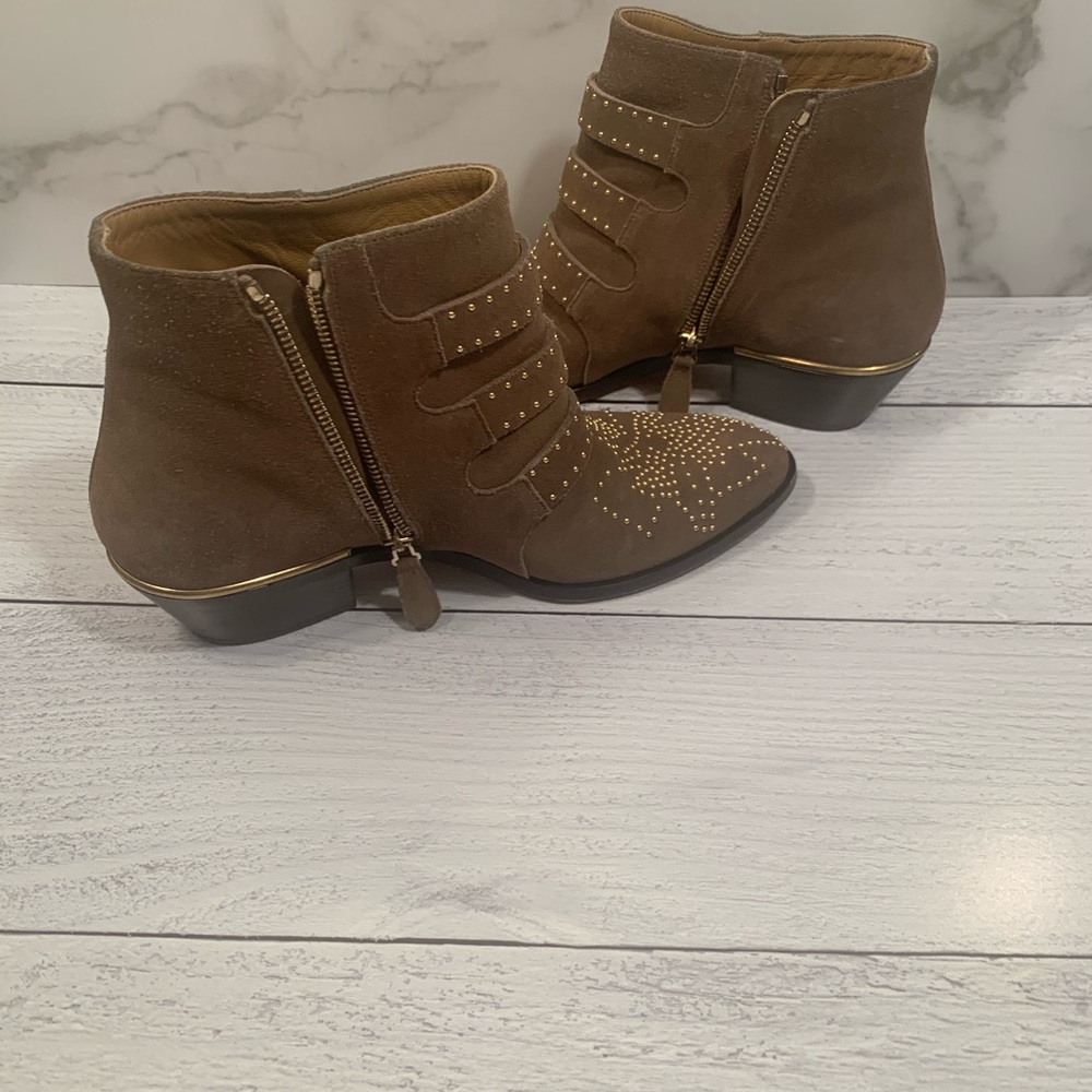 Boots - Picture 3 of 5